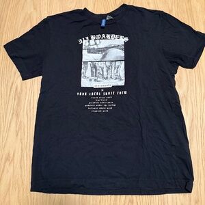 H&M DIVIDED, LOGO T SHIRT, BOARDERS, SIZE MEDIUM.  BLACK